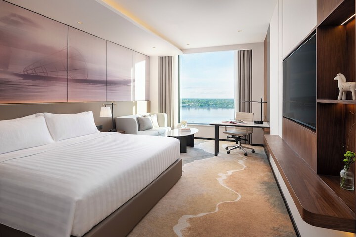 Room 37 of 100