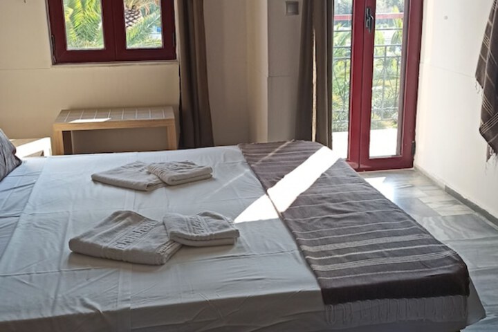 Room 44 of 102