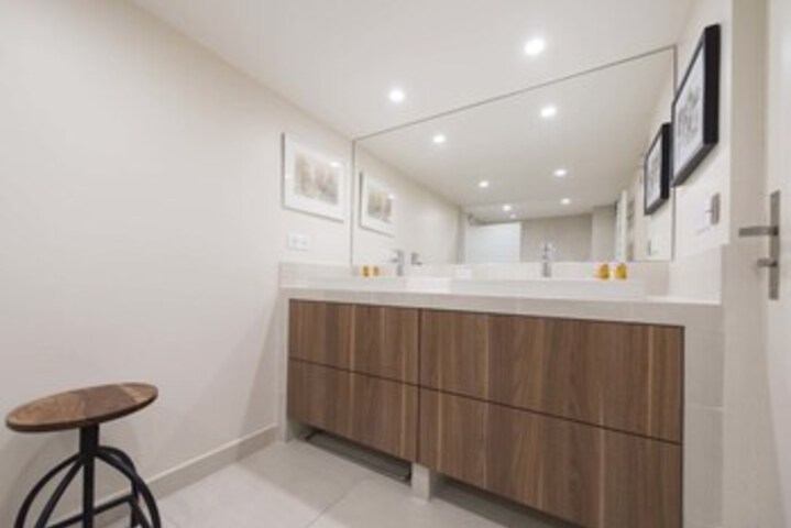 Room 5 of 17