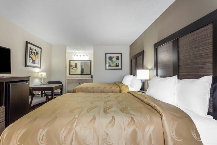 2 Double Beds (5 of 7)