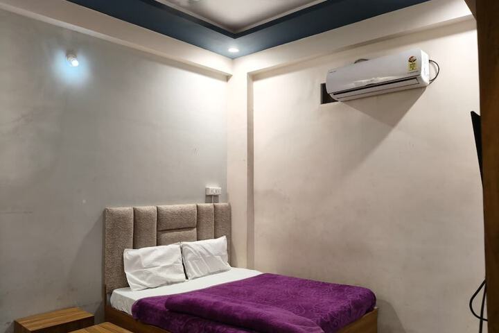 Room 6 of 62