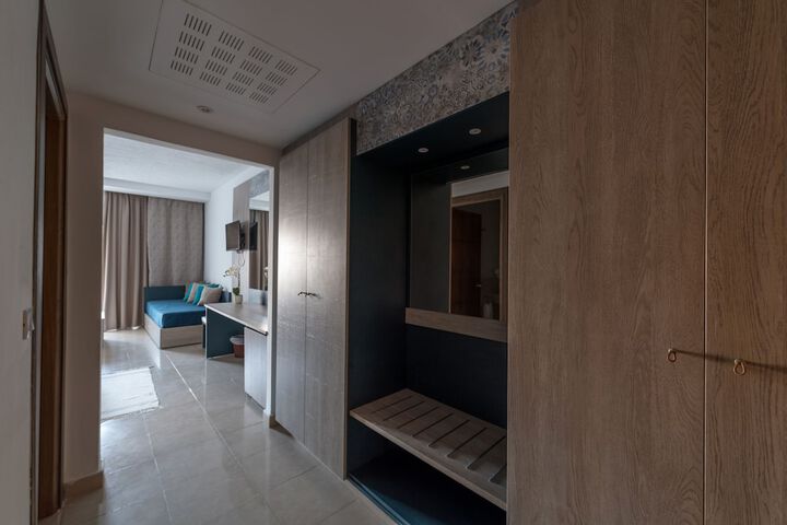 Room 4 of 74