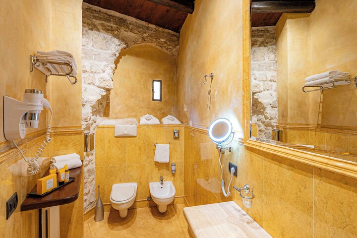 Room 34 of 90
