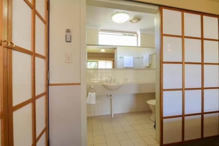 Room 16 of 19