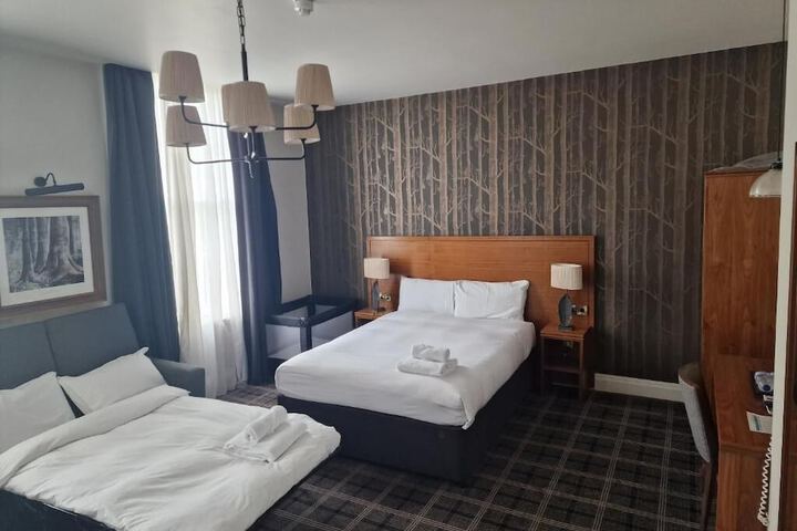 Room 4 of 36