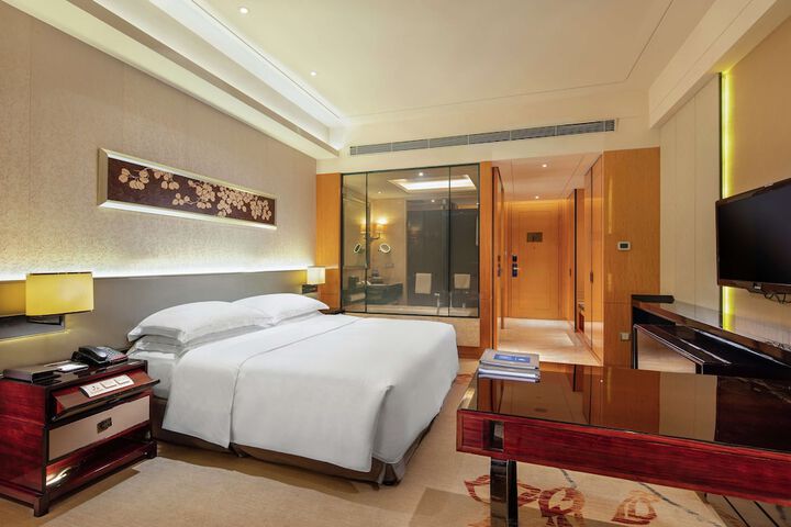 Room 8 of 68