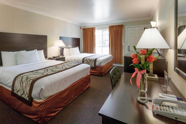 1 Queen Bed (3 of 17)