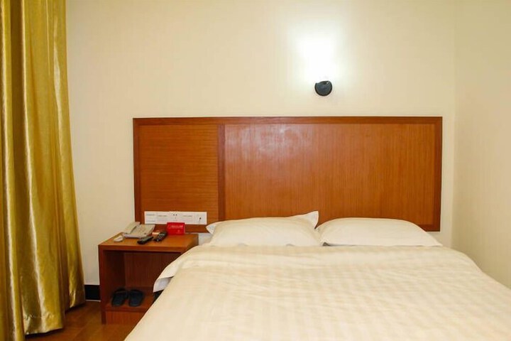 Room 8 of 12