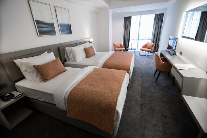 Room 4 of 19