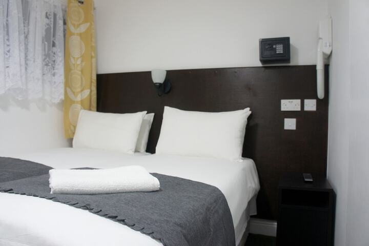 Room 34 of 127