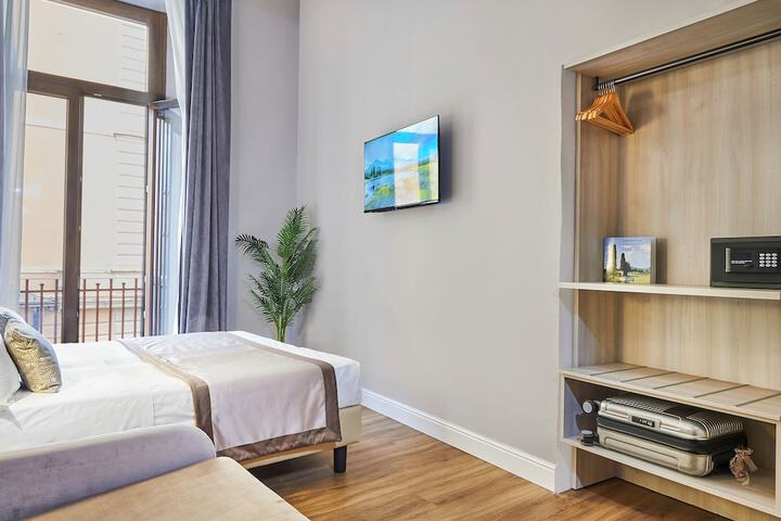 Room 4 of 31