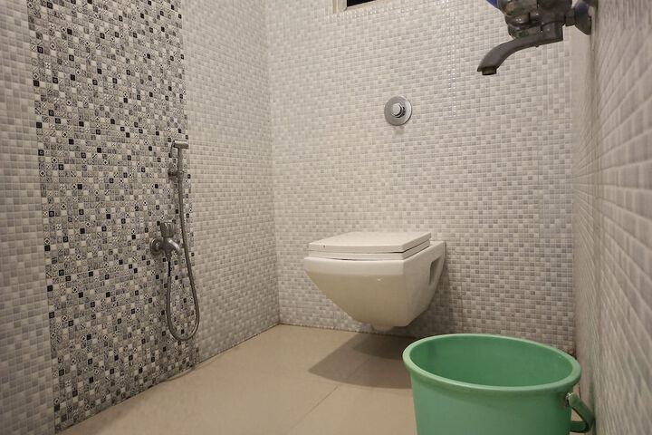 Room 30 of 34