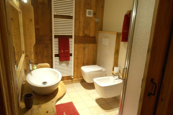 Room 7 of 16
