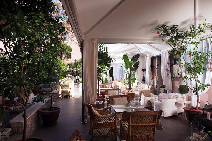 Hotel Exterior 120 of 122