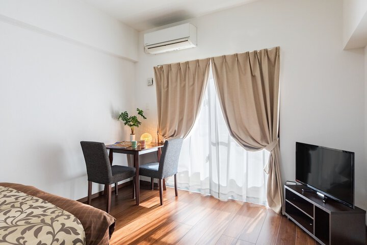 Room 11 of 28