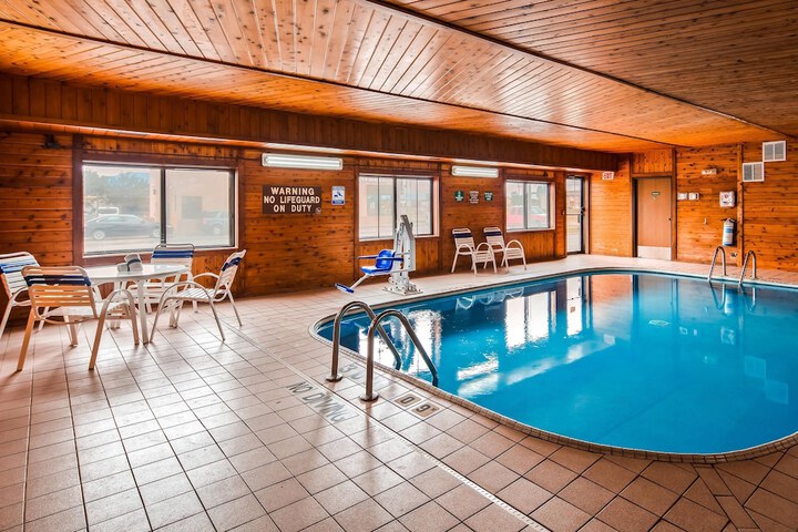 Pool 11 of 17