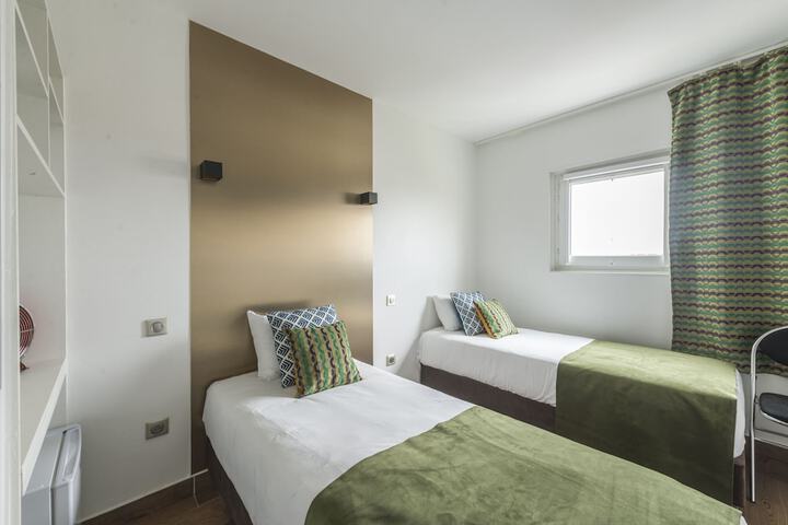 Room 5 of 8