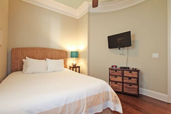 Room 36 of 270