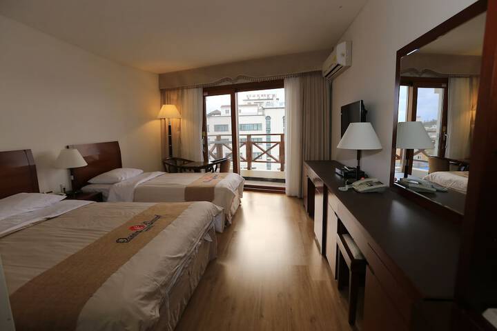 Room 4 of 36