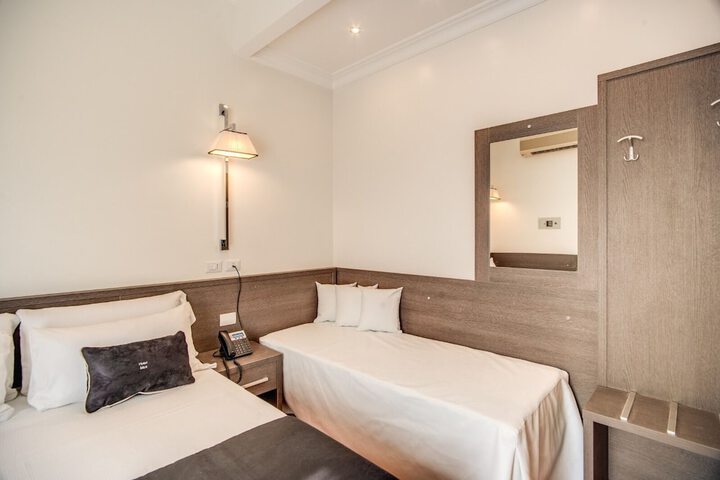Room 17 of 30