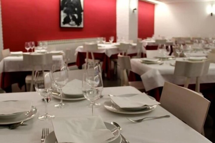 Dining 31 of 39