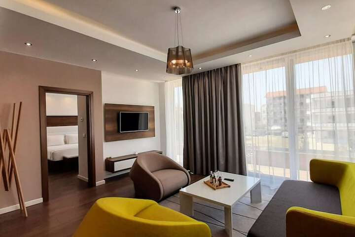 Room 42 of 140