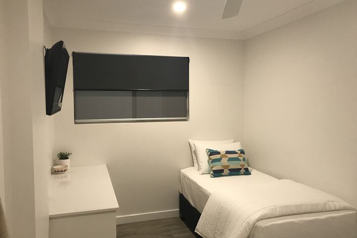 Room 4 of 86