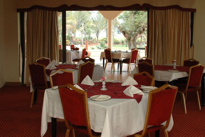 Dining 8 of 23