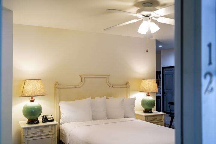 Room 7 of 106