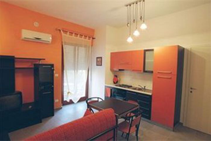 Room 12 of 25