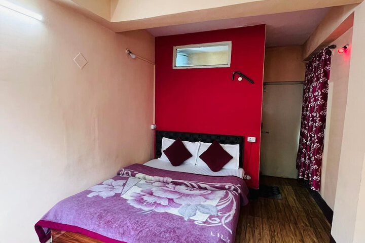 Room 10 of 28