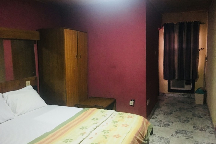 Room 40 of 73