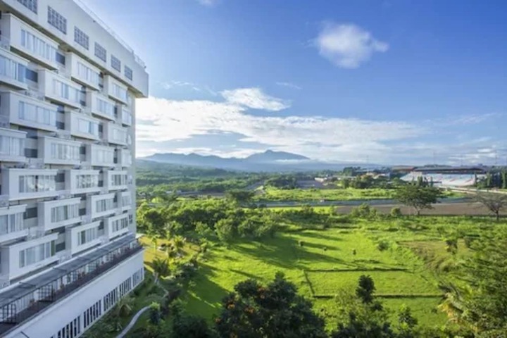 Hotel Entry