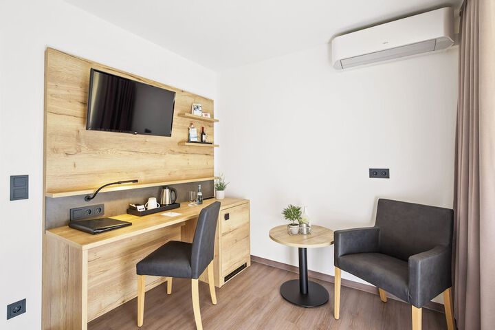 Room 7 of 38