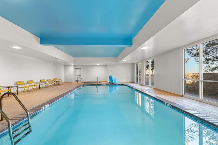 Swimming pool at Hampton Inn & Suites El Paso West