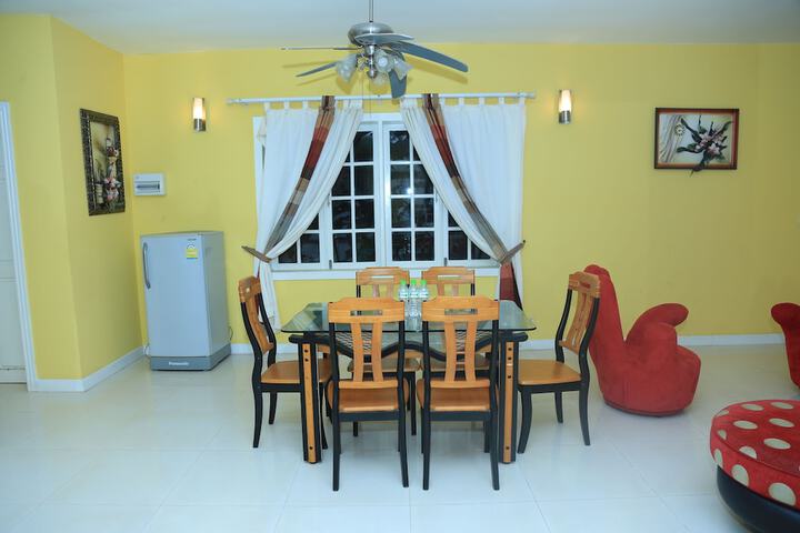 Room 4 of 93