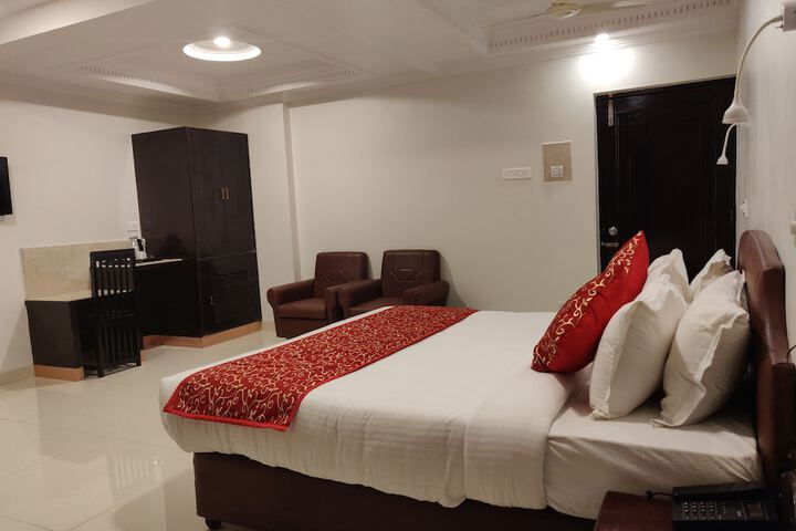 Room 28 of 103