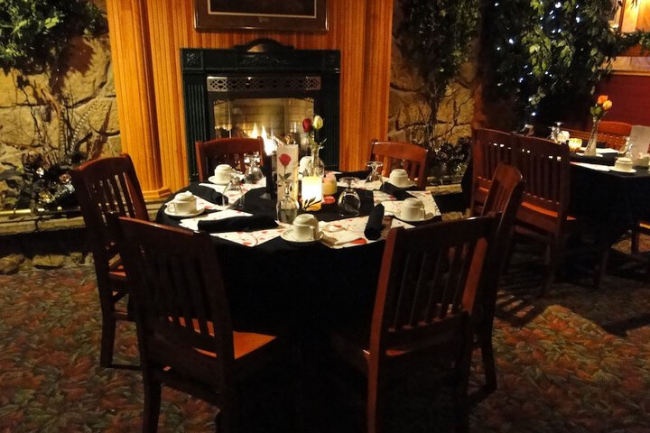 Dining 12 of 16