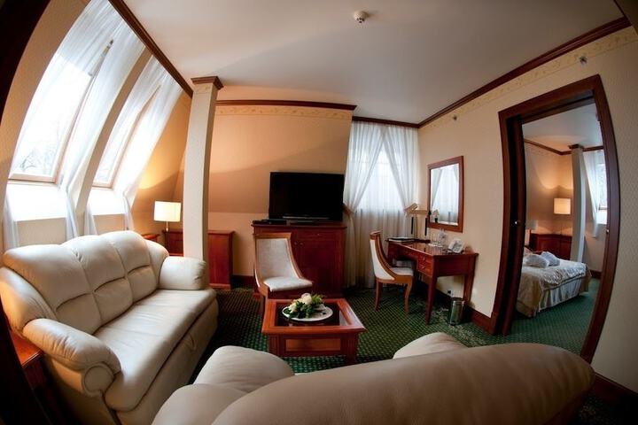 Room 3 of 38