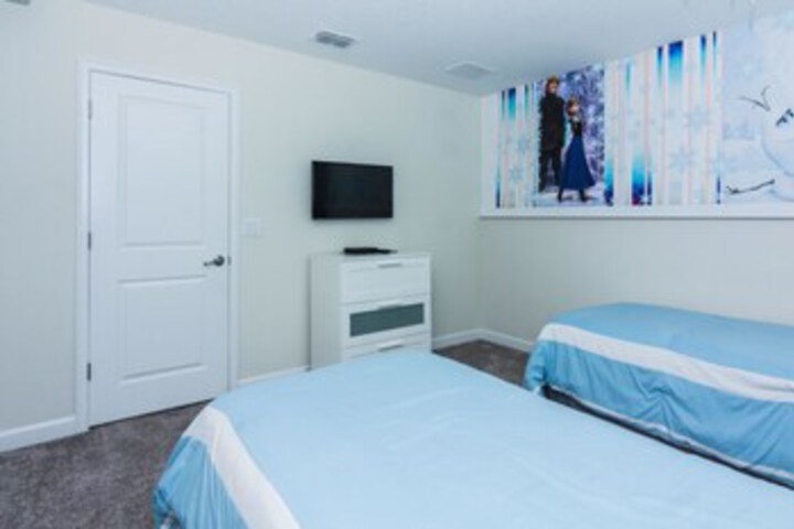 Room 52 of 73
