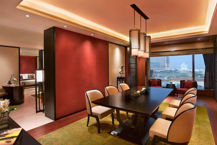 Room 8 of 43