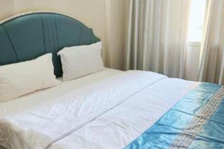 Room 4 of 6