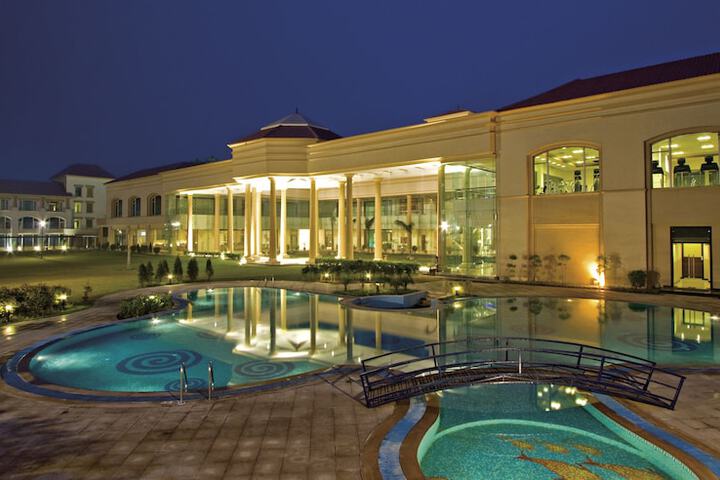 Pool Hotel