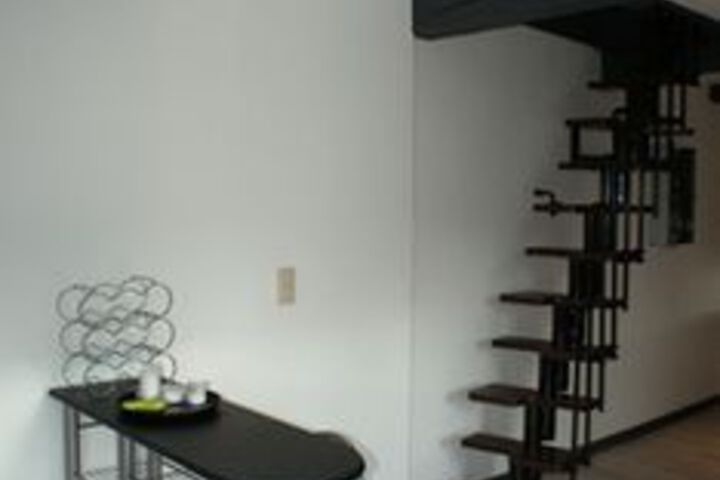 Room 4 of 18