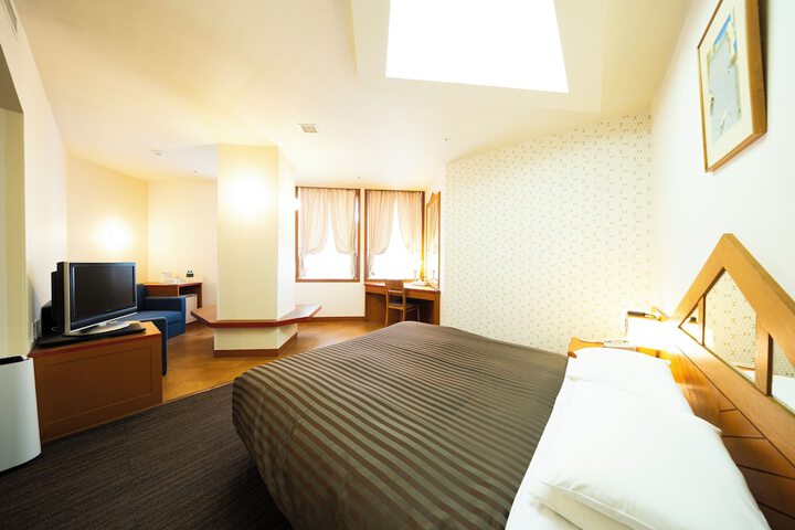 Room 27 of 66