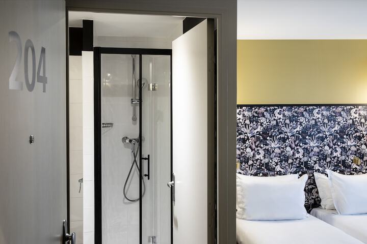 Room 33 of 52