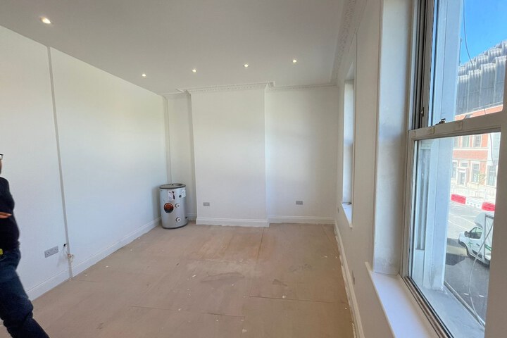 Room 3 of 27