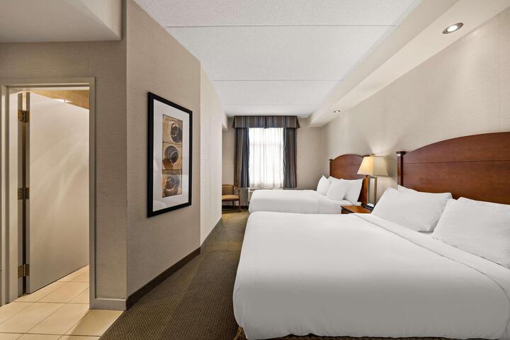 Suite 2 Queen Beds Kitchenette Sitting Area Sofa Bed Full Breakfast (17 of 38)