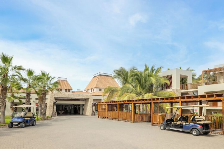 Entrance & Lobby