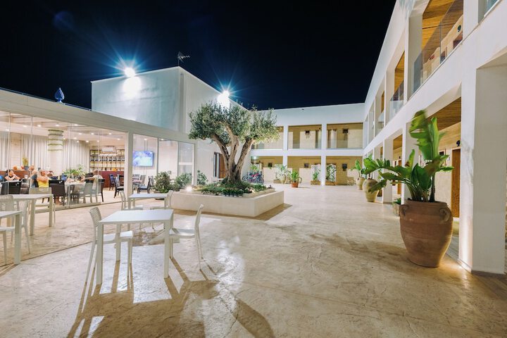 Hotel Exterior 79 of 89
